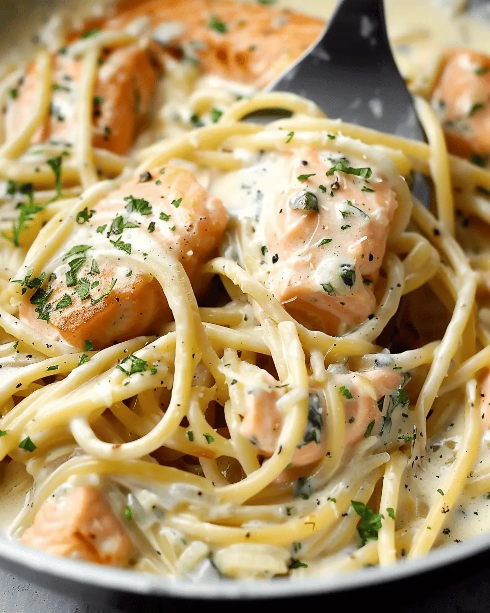 Salmon Pasta Creamy Garlic Sauce: A Quick, Indulgent Delight