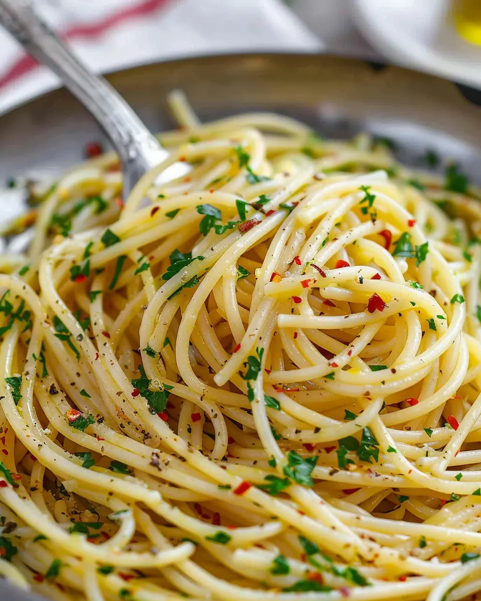 Spaghetti Aglio e Olio: The Best Easy Recipe with Turkey Bacon